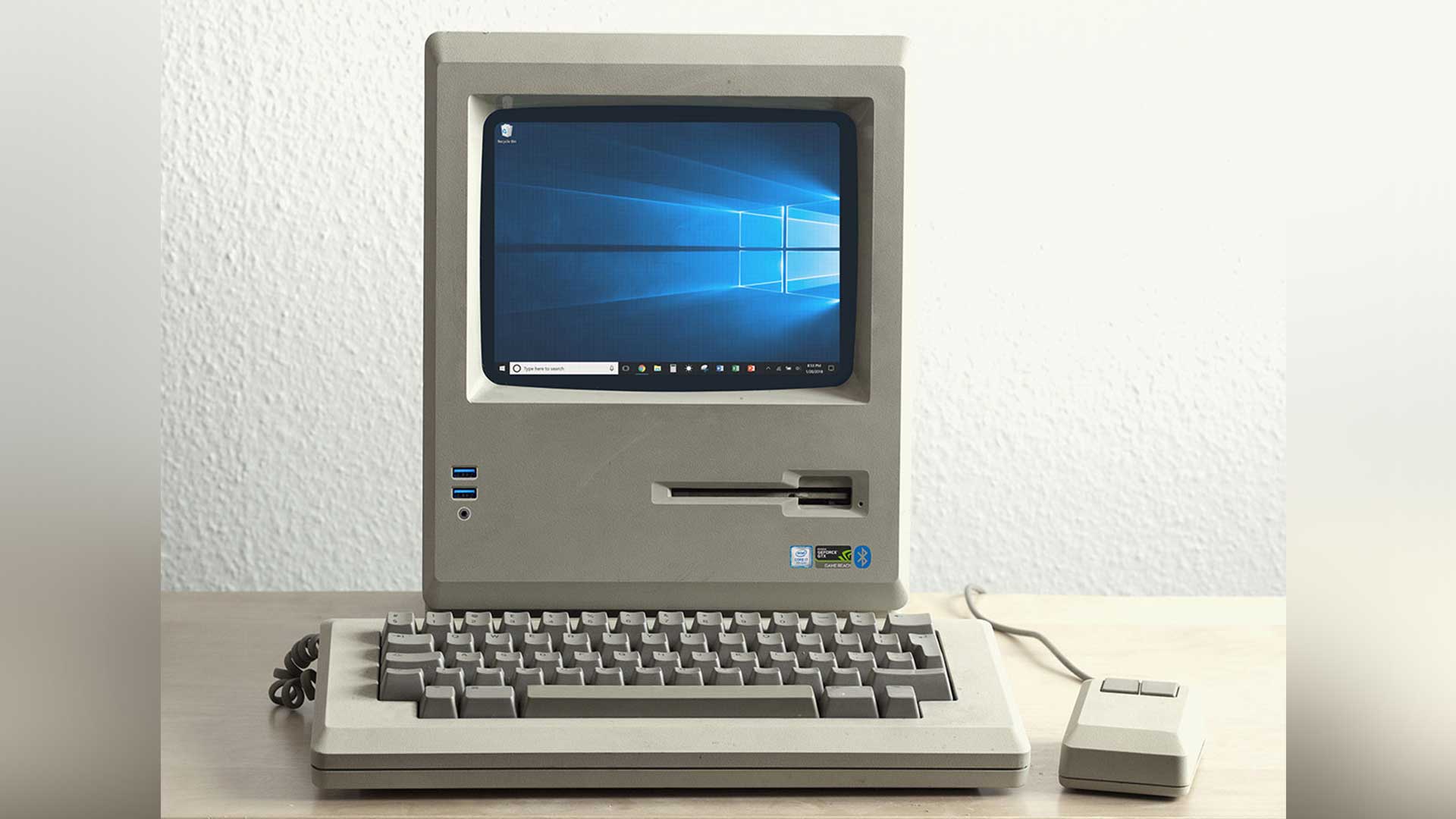 Old Apple computer with Windows 10